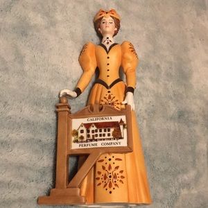 Avon 2013 Mrs. Albee Figurine Presidents Club